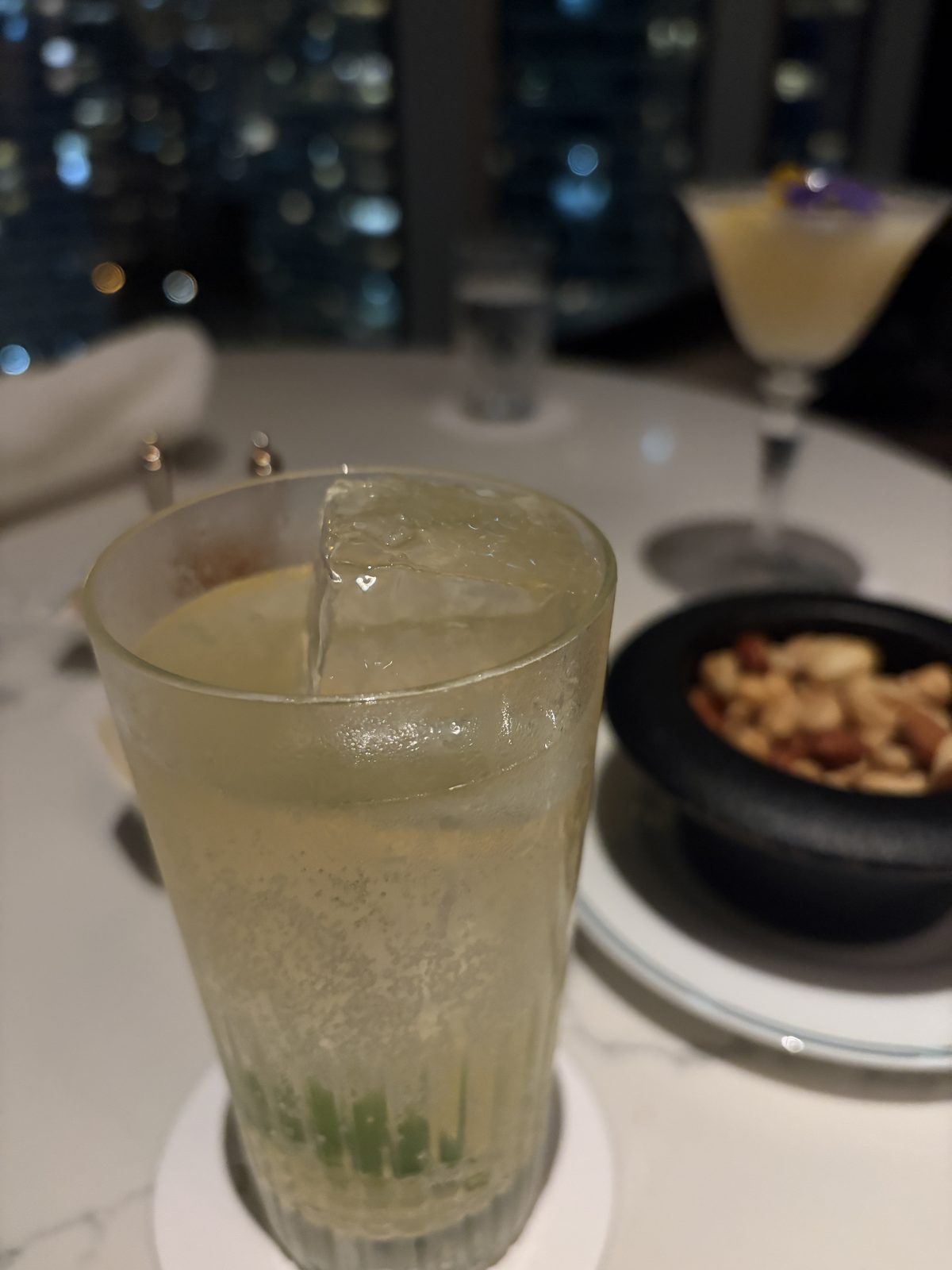 カハラ横浜の14階THE KAHALA Loungeのカクテル