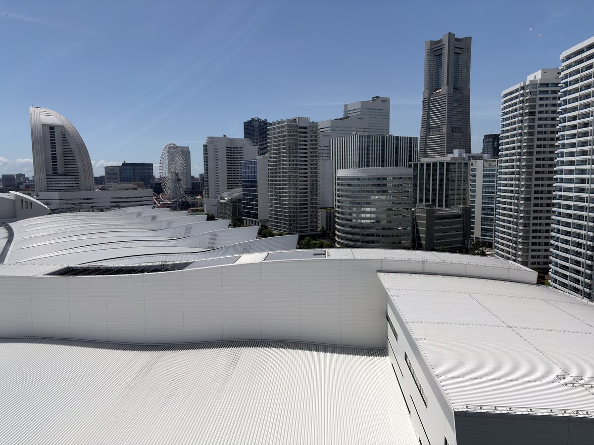 カハラ横浜の14階から望むランドマークタワーの眺め