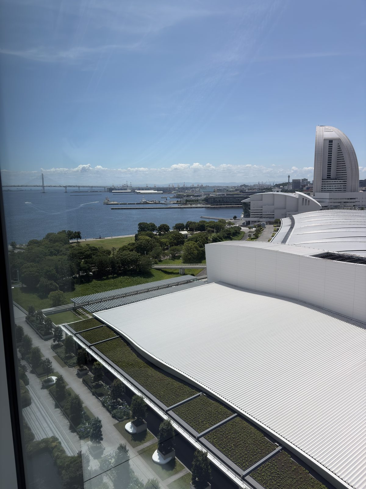 カハラ横浜の14階から望むみなとみらいの街並み