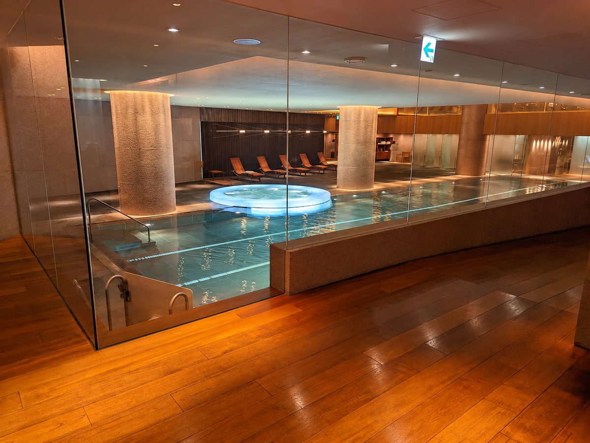グランド ハイアット 東京のNagomi スパ アンド フィットネスの屋内プール