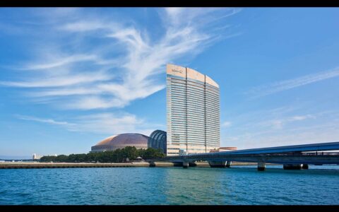 ヒルトン福岡シーホークの外観と博多湾